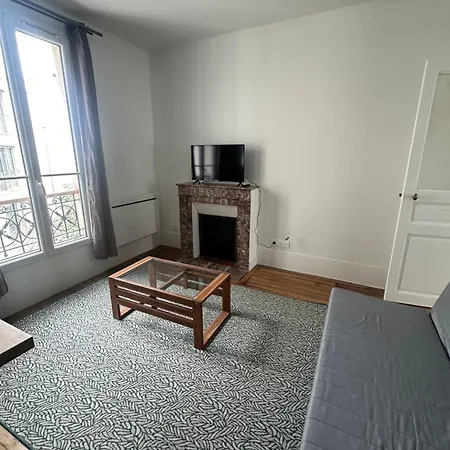Appartement Pantin Apartment *